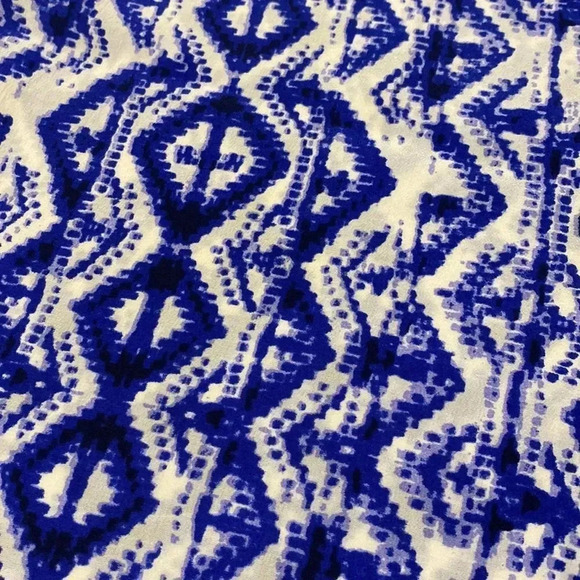 Cynthia Rowley TJX Blue White Aztec Tribal Sleeveless Tunic Silk Blouse Size M - Picture 4 of 6